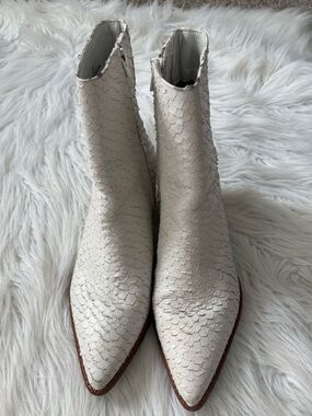 Matisse Caty Snake Embossed Western Boho Festival Indie Off White Ankle Boots